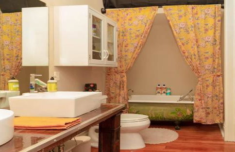 Charming Cozy & Convenient STL Gem ABODEbucks - Foto 25