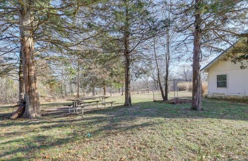 Pool, Large Porch! Country Home Near Roaring River - Foto 31