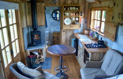 Whittlewood Shepherd's Hut in Silverstone, Cosy, Rural, Views - Photo 34