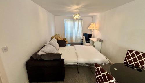 2 Bed Wolverhampton Apartment-Sleeps 5 - Foto 4