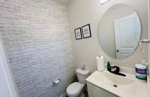 Simple Elegant Single Family Home DT Raleigh - Foto 65