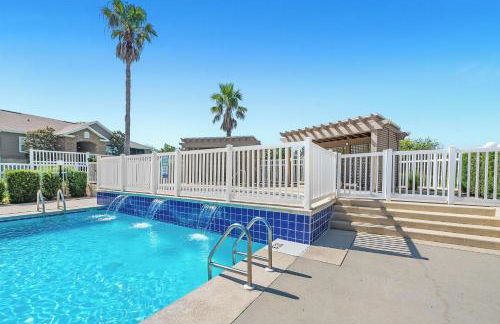 Newly Renovated Condo Minutes from The Beach, OWA Water Park and Tanger Outlets - Foto 36