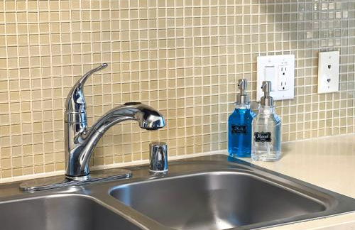 Mid Century With Pool GYM and Parking 10min to Cedars - Photo 17