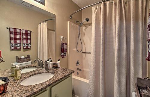 Waterfront Midway Home with Sunroom and Large Yard - Foto 18