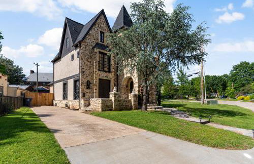 Castle Stay by Gathering Place Hot Tub & Fire Pit - Foto 76