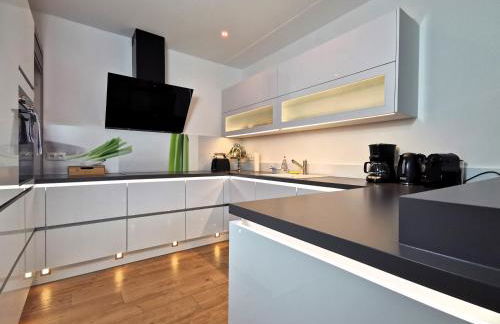 BohnApartments Luxury Villa Berlin - 210qm - Wintergarten - Kamin - 4 kostenlose Parkplätze - 6 Schlafzimmer - Neubau - Luxusausstattung - Foto 5