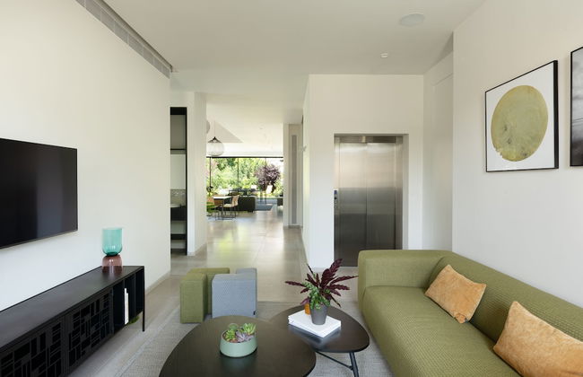 The Y House - Photo 42