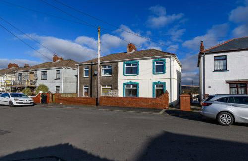 Welsh 3 Bedroom Retreat w Garden Parking Wifi - Photo 26