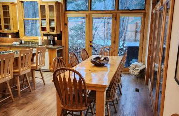 Sundance Spacious Vaulted Ceiling cabin, Hot tub, huge lawn - Foto 13