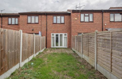 Lovely House in Dagenham / Barking with free parking, WiFi & Garden - Foto 26