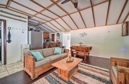 Jamestown Retreat with Hot Tub - Walk to Lake! - Foto 6