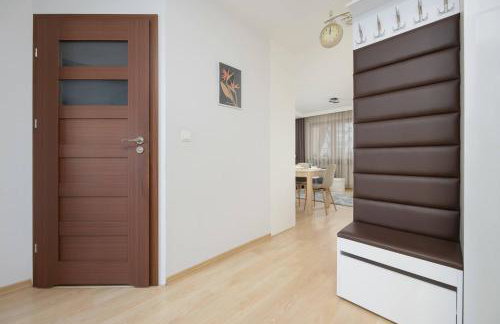 Family Apartment with Parking in Pruszków by Noclegi Renters - Foto 20