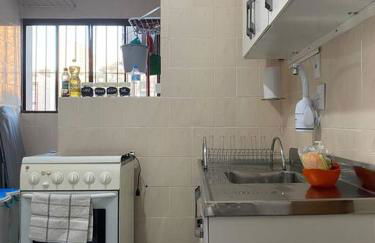 Apto inteiro, central, 1 quarto, bem equipado - Foto 18