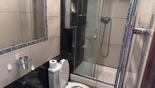 3B-10min City Airport Parking No Parties allowed - Foto 3