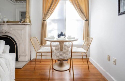 Walk to Stadiums & Downtown, Jet Tub, Historic Apt - Foto 13