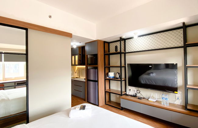 Homey and Simply Look Studio LRT City Jatibening Apartment - Photo 11