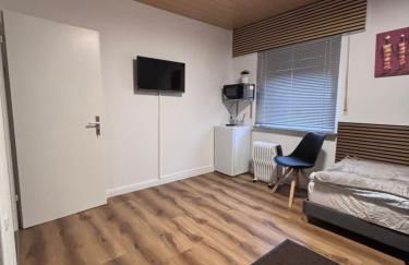 Komfortzimmer #5 für zwei Reisende mit 2 Betten, Gemeinschafts Bad und Küche - Foto 6