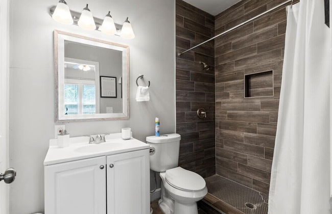 Charming 1BR Sanctuary w/ FREE Parking - Photo 14