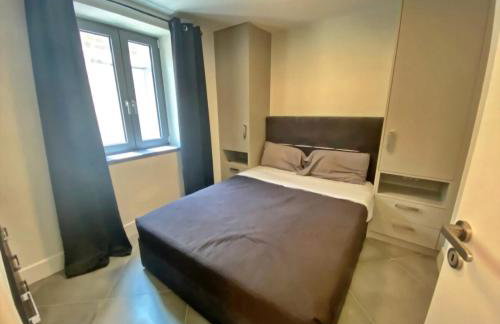 Venetian gem in neapolitan with private courtyard - Photo 12