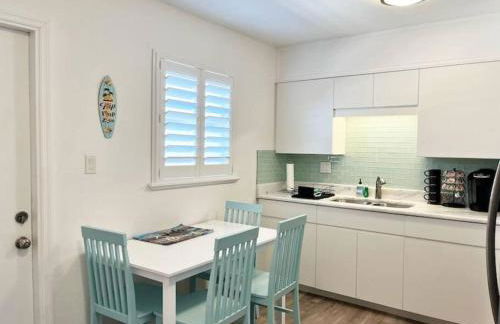 Modern Apartment - 3 of 4 - Photo 5