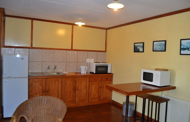 Log Cabin & Settlers Village - Photo 27