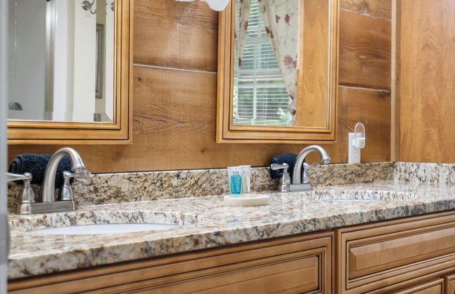 The Cozy Cottage Getaway - Private Pool & Hot Tub - Photo 14