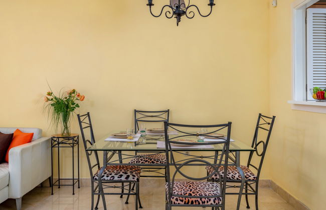 2 bedroom Apartment in Marbella with swimming pool and garden - Photo 21