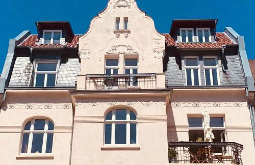 Jugendstil-Altbauwohnung mit Dachterrasse direkt an der Karlsaue - Foto 1