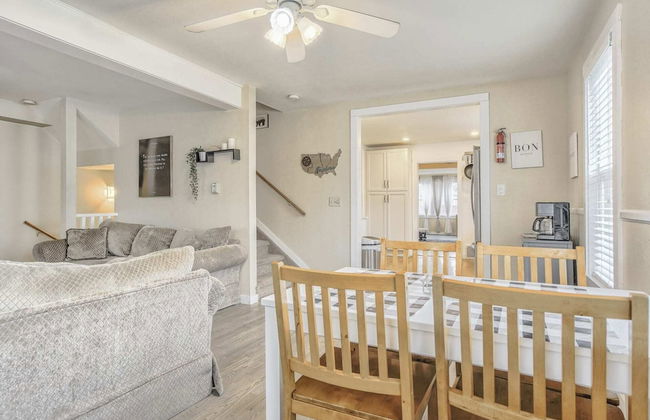 2BR Central Location Big Backyard & Dog Friendly! - Photo 13