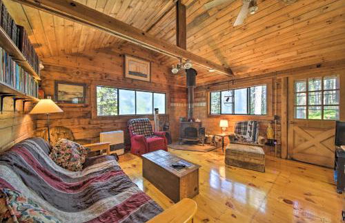 Cozy Cottage on Cat Cove with Wraparound Deck! - Foto 5