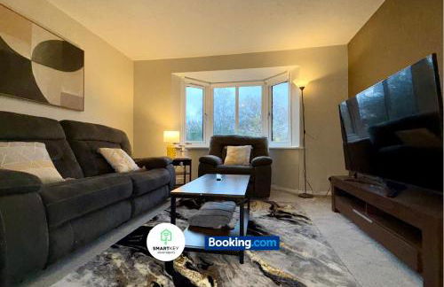 2 Bedroom Ap Close to Woking town with Free Parking - Photo 2