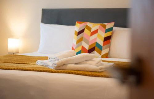 1 The Royal Serviced Apartments, Harwich SuperKing Bed, Parking, Fast WiFi - Foto 1