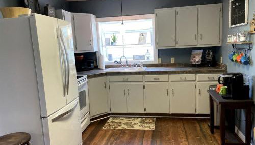 Charming Downtown Cottage with Porch & Backyard Retreat near Beaverhead River in Dillon, Montana - Foto 2