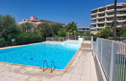 Lovely apartment with private garden and a swimming-pool - Foto 25