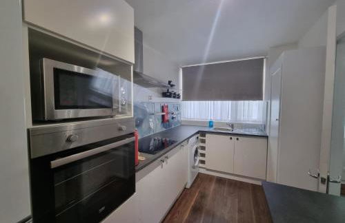 The Ugly Duckling - Photo 10