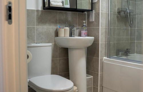 Glory Homes- City centre apartment , sleeps 7 with parking & WiFi - Foto 18