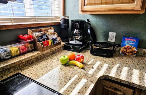 Private Cabin- Breakfast - Double Tub - 75in TV - SUP - Washer Dryer - BBQ - Photo 10