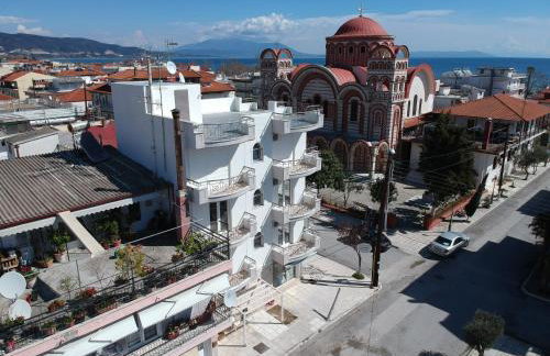 KyMa Studios and Suites - Photo 39