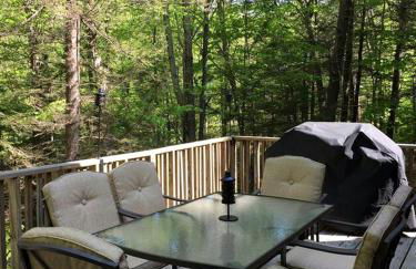 A-Frame Cabin Rental Set Alongside Sebago Lake on Frye Island, Maine - Foto 2