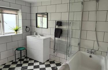 Spacious and stylish with games room, huge garden, peaceful surroundings - Foto 26