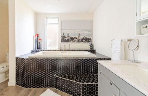 Modern 2 BR 2BA Biz Friendly Duplex with Fast Wi-Fi and Workspaces - Foto 17