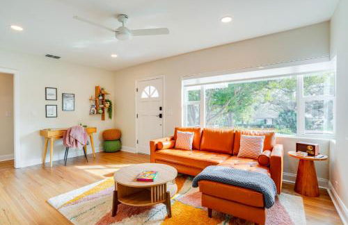 Mid-Century Lakeland Home with Game Room! - Foto 4