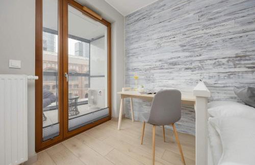 Metro Wola Apartment with Parking & AC next to Warsaw Rising Museum by Noclegi Renters - Foto 18