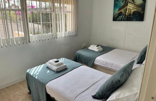 Villa with Free Heated Pool - Pass the Keys - Photo 9