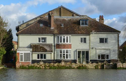 Riverside House - Photo 14