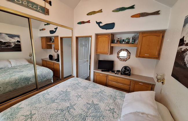 Ocean Front Cabin 14 w Jacuzzi Gorgeous Views - Photo 19