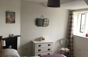 Cosy Arts & Crafts Cottage with stunning views - Photo 7