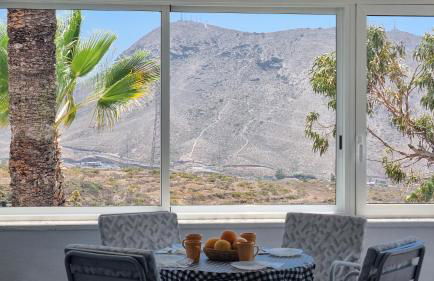 Villa Azure Horizon and Breeze - Panoramic Ocean View and Heated Pool - Foto 3