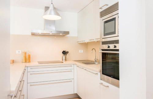 HomeForGuest Design Attic Apartment FREE Parking - Foto 14