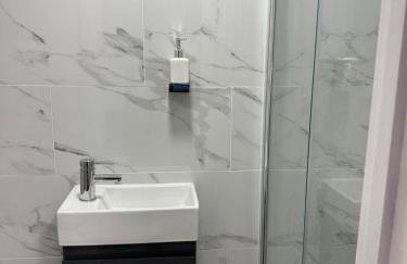 Cosy Six Bedroom House in Bedford Town - Foto 44